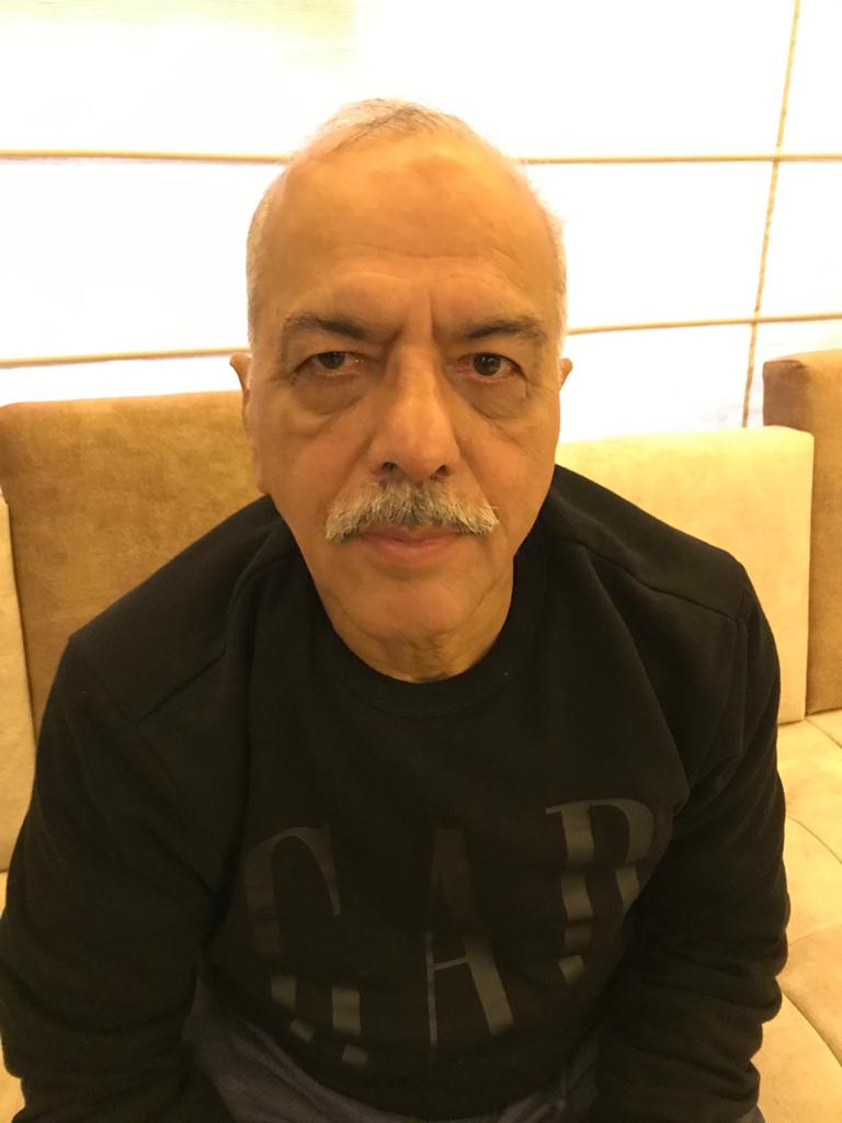Colonel R.K. Jain (Leading Pharmacy Proprietor) with DNA Growth